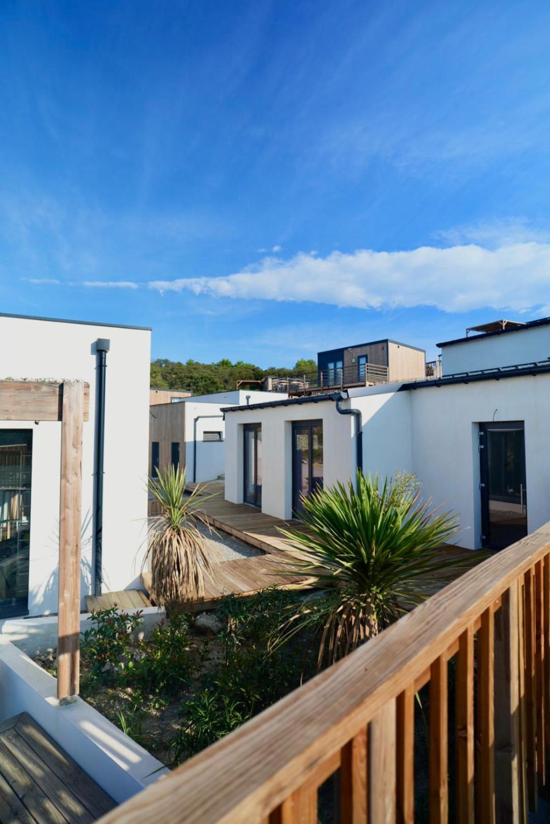 Camping Les Lodges Du Lagon Calvisson Exterior foto