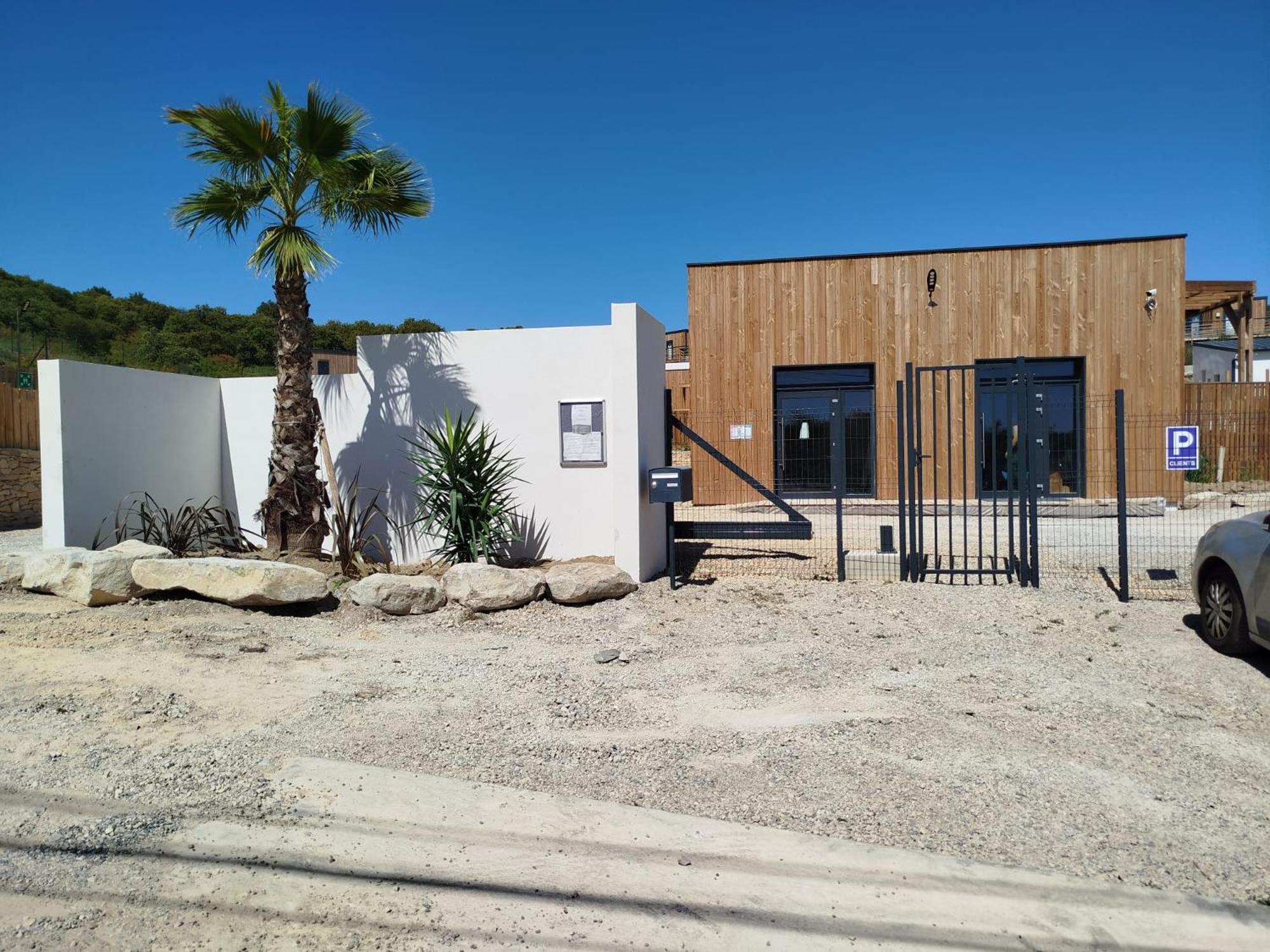 Camping Les Lodges Du Lagon Calvisson Exterior foto