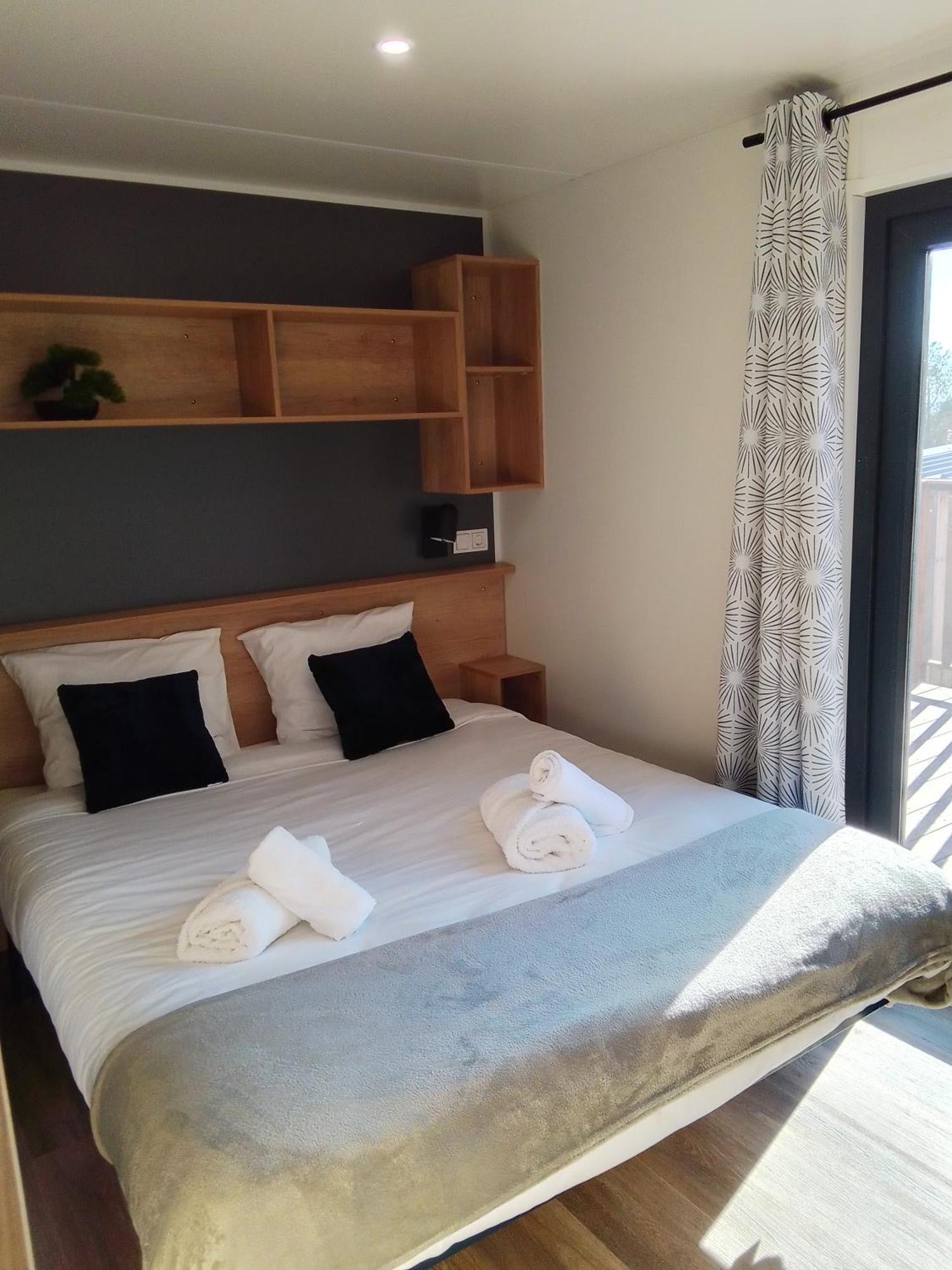 Camping Les Lodges Du Lagon Calvisson Exterior foto