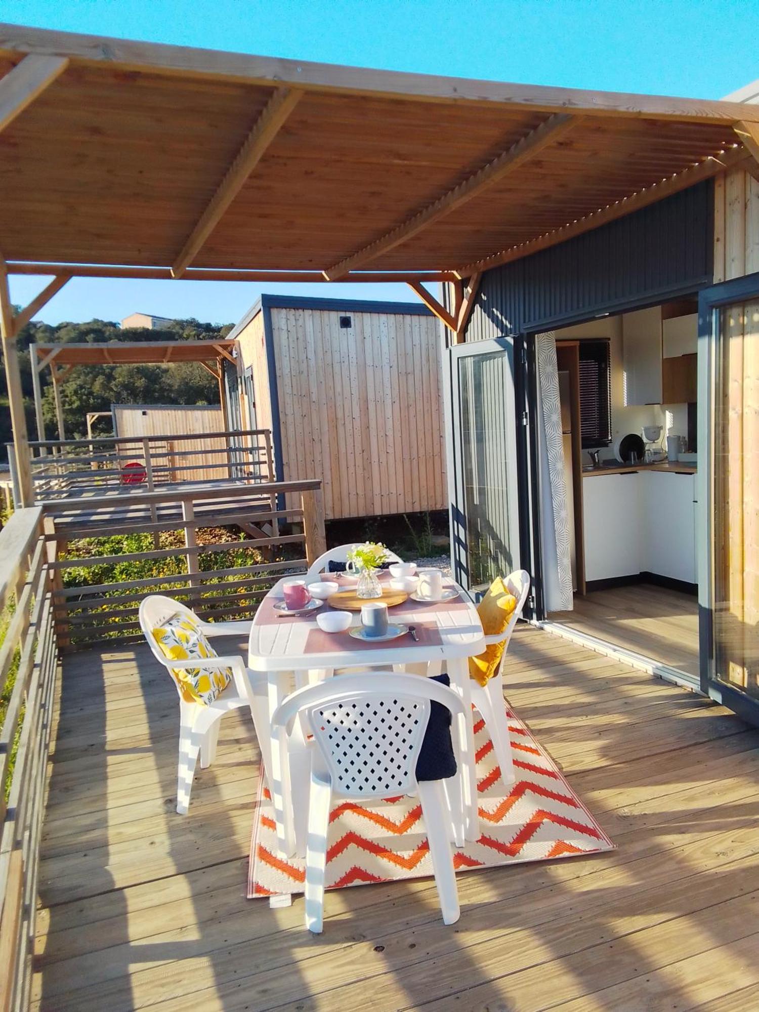 Camping Les Lodges Du Lagon Calvisson Exterior foto
